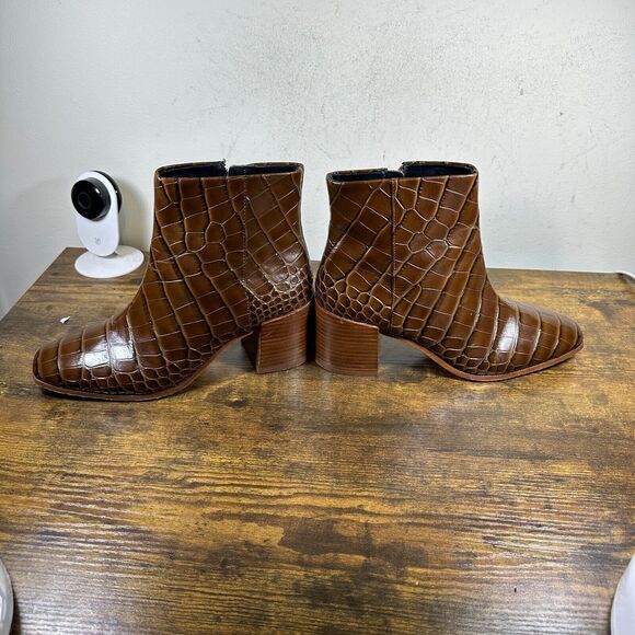 Vince Camuto Tinitia Leather Croc Embossed Closed Toe Boots Womens Size 8.5 - Picture 4 of 8